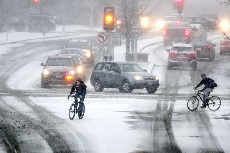Tormenta de nieve afecta este de EEUU, cancela vuelos