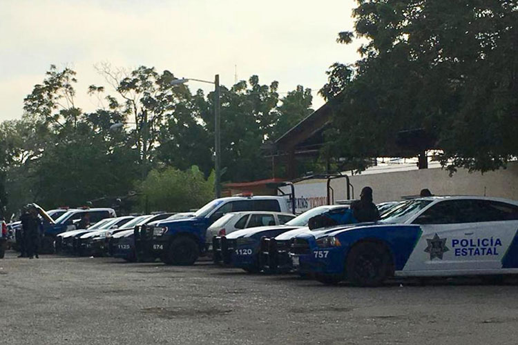 Estacionan patrullas por falta de gasolina; Se les van asaltantes