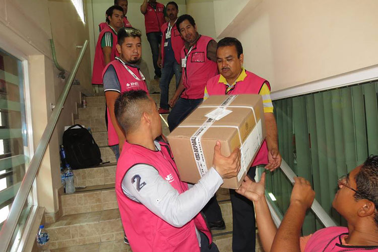 Una Tras Otra Toca Xico puerta a Morena