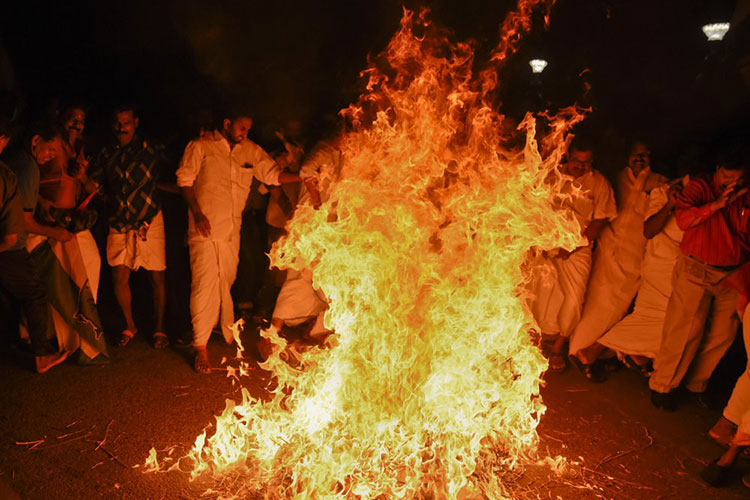 India: hindúes protestan por la entrada de mujeres a templo