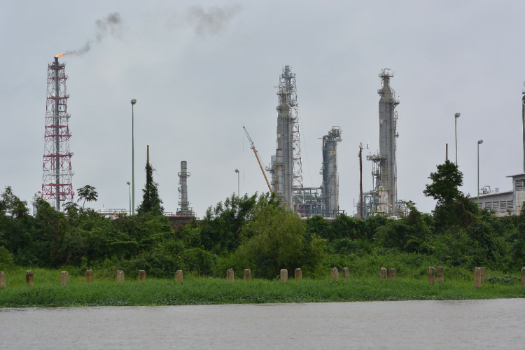 Indagan a 3 funcionarios de Pemex por desvío de recursos
