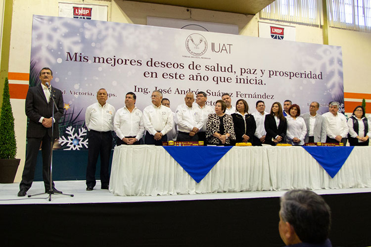 Preside Rector de la UAT saludo de año nuevo con universitarios
