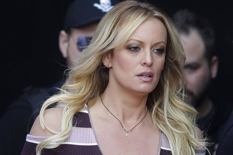 Stormy Daniels demanda a policía por su arresto en club