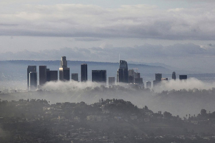 Tormentas causan apagones y aludes en California
