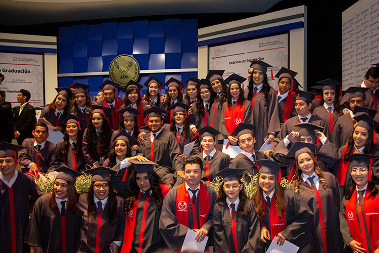 Entrega UAT nuevos graduados de la Facultad de Derecho-Victoria