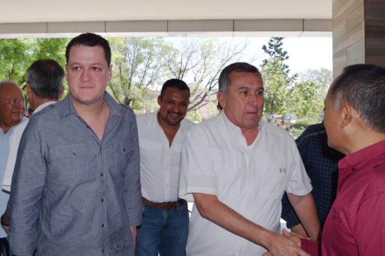Llega Luebbert a evento de Morena