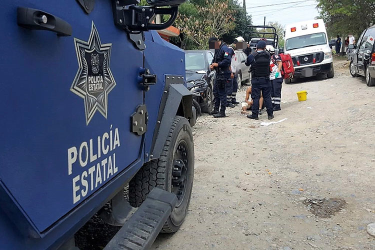 Detienen a dos con moto robada