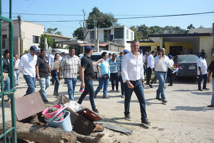 Rehabilitan 54 lámparas en la  Colonia Nuevo Progreso en Tampico