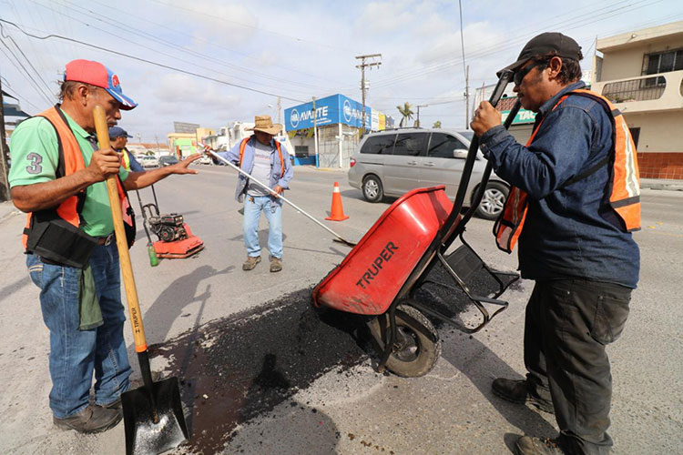 Aplican más de 2 mil toneladas de asfalto en programa de bacheo