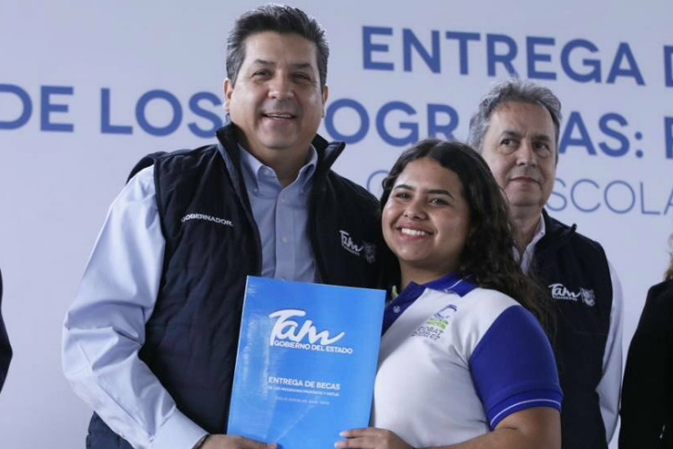 Recibirán 20 mil alumnos becas Propósito y Virtud