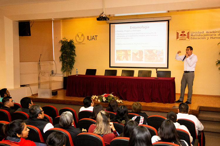 Participan alumnos de la UAT en conferencias sobre salud mental