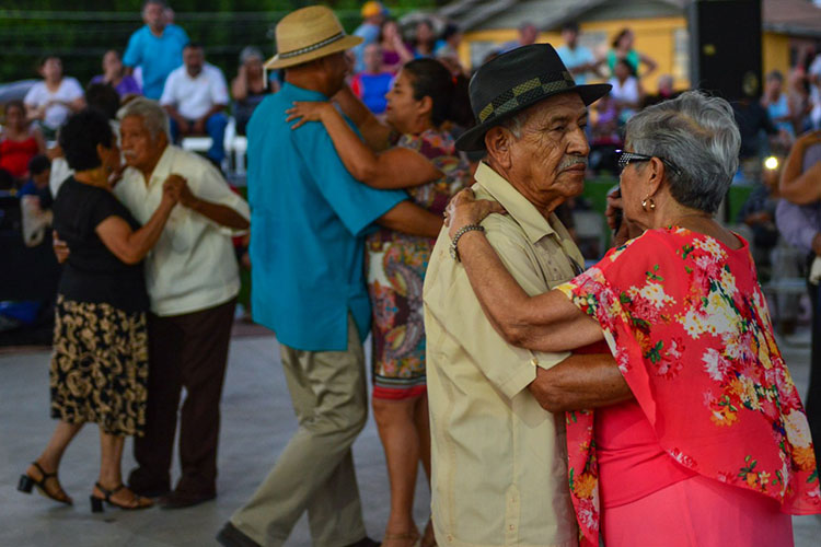 Regresa el danzón a Plaza Simón Bolívar