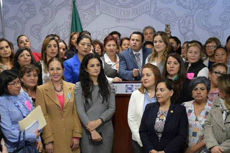 Preparan diputadas amparos contra cierre de estancias infantiles
