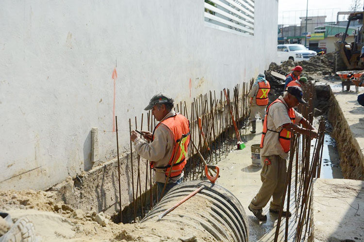 Construyen Moderno Dren Pluvial en el Perimetral