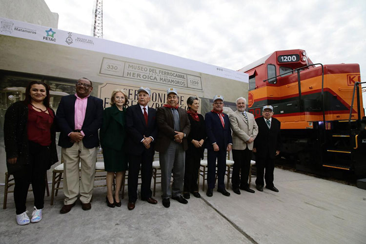 Entregan piezas históricas al Museo del Ferrocarril