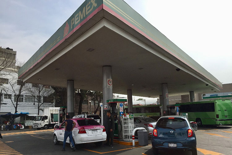 Reconoce AMLO alza en gasolina