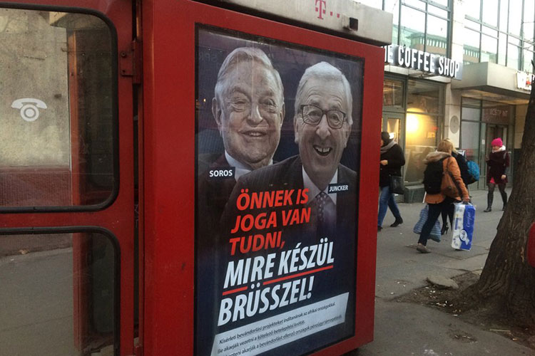 Funcionario de UE critica carteles de campaña de Hungría