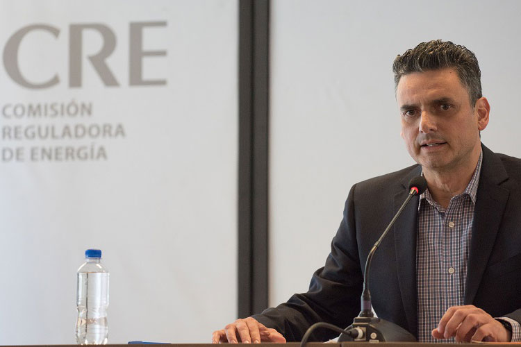 Titular de CRE rechaza tener conflicto de interés