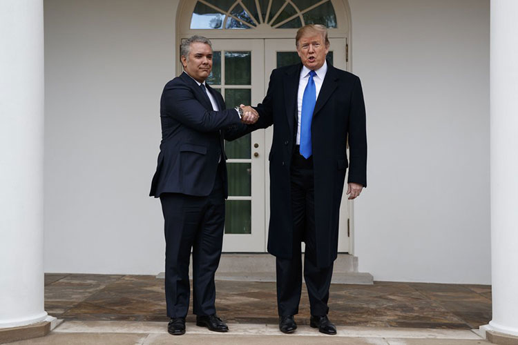 Trump critica rechazo de ayuda humanitaria de Nicolás Maduro