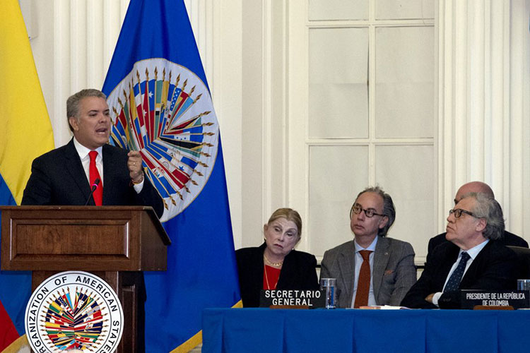 Iván Duque pide en OEA más presión contra Maduro