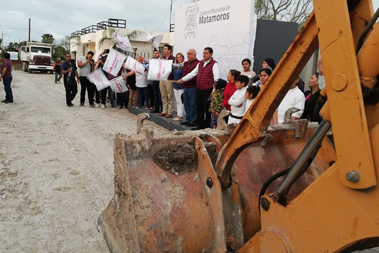 Pone en marcha Mario López nuevas obras de pavimentación