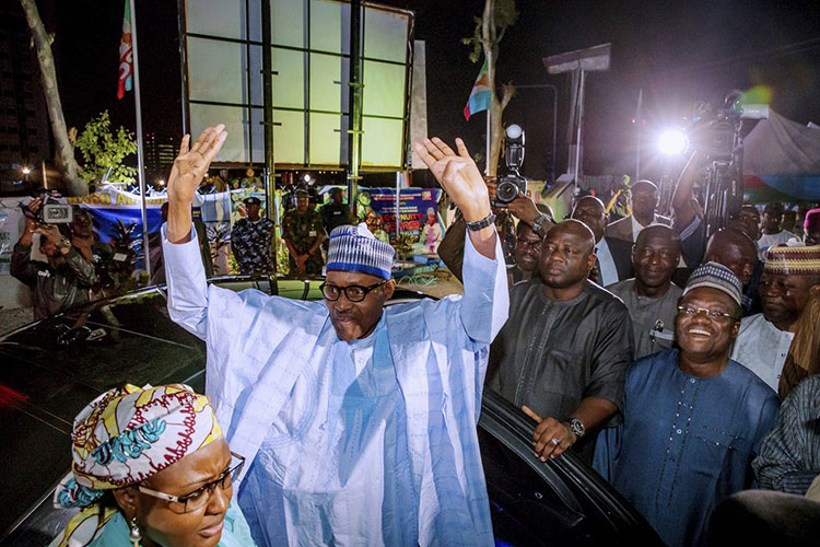 Nigeria declara triunfo de presidente, opositor lo cuestiona
