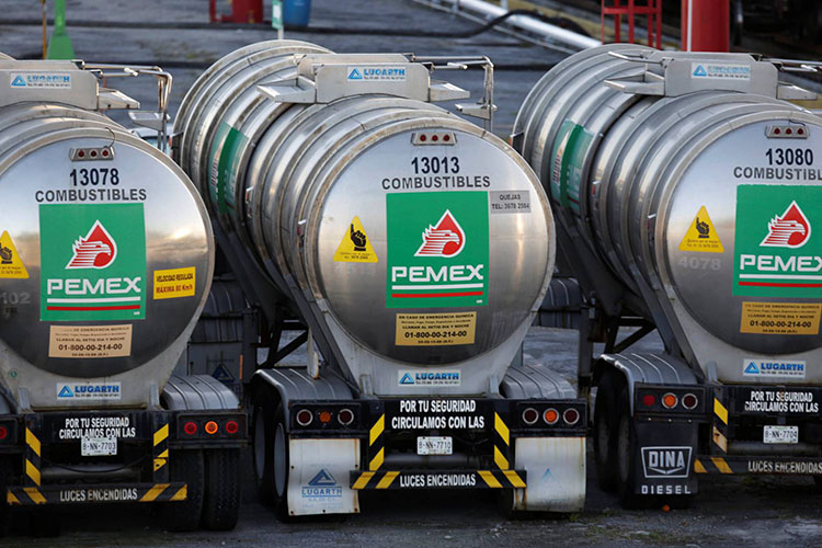 Dueños de pipas salen “ganones” en lucha contra huachicol