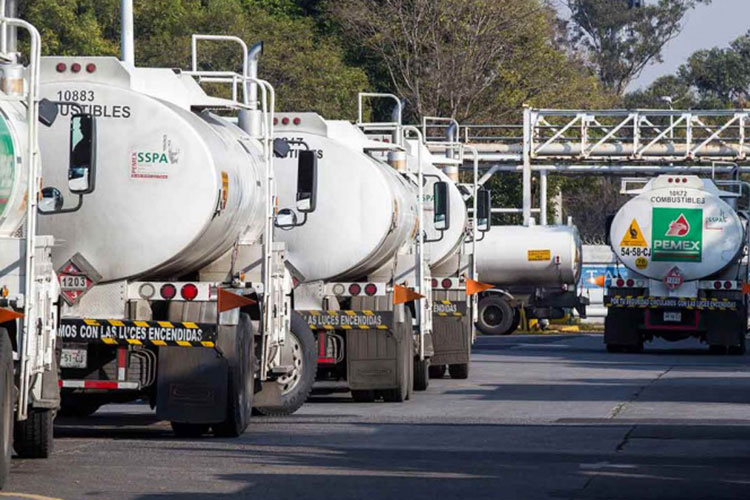 En función, 50 pipas de 500 que adquirirán para transportar gasolina