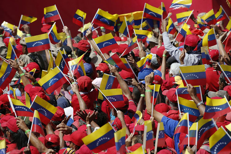 Países europeos aumentan la presión a un desafiante Maduro