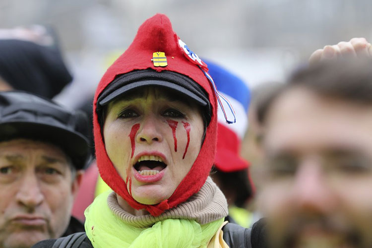 Chalecos amarillos continúan con protestas en Francia