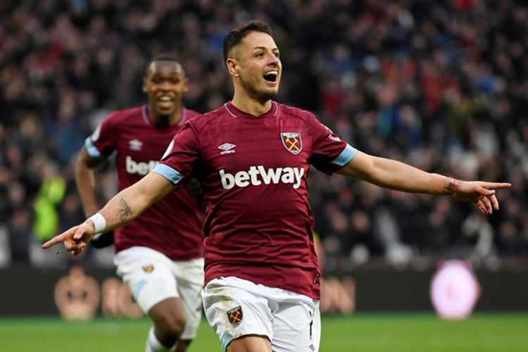 Con doblete de ‘Chicharito’, West Ham vence al Huddersfield Town