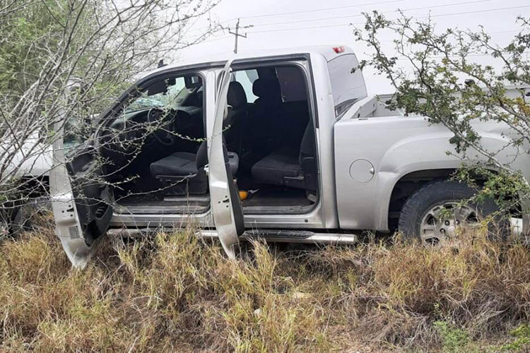 Aseguran camioneta con poncha llantas