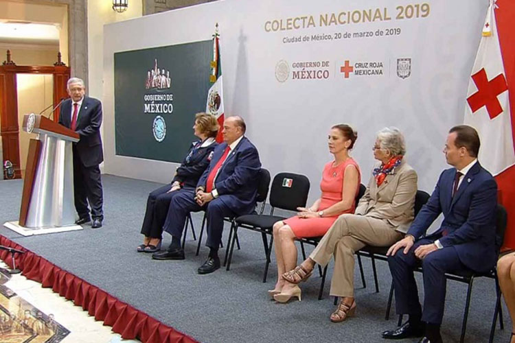 Llama López Obrador a participar en colecta de Cruz Roja
