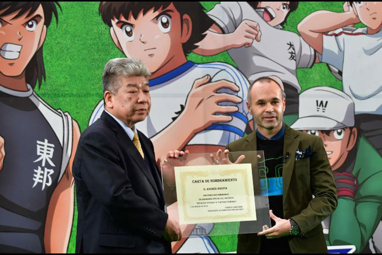 Andrés Iniesta inaugura estación de metro dedicada a “Los Súpercampeones”