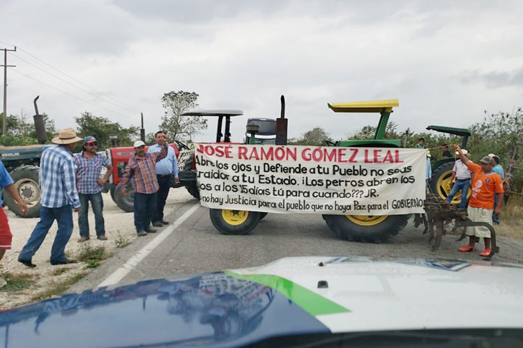 Bloquean carreteras en Tamaulipas por ‘poda’ en Procampo