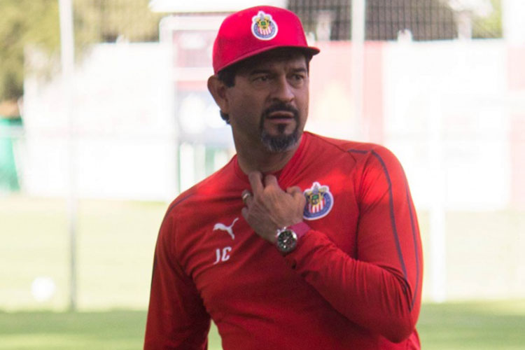 Cardozo no piensa en su salida de Chivas