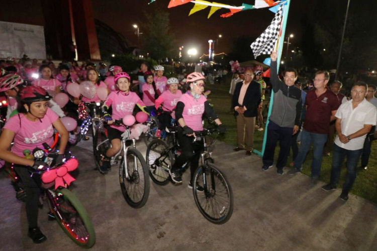 Con “rodada rosa”, celebran Mario y Marsella Huerta “Día Internacional de la Mujer”