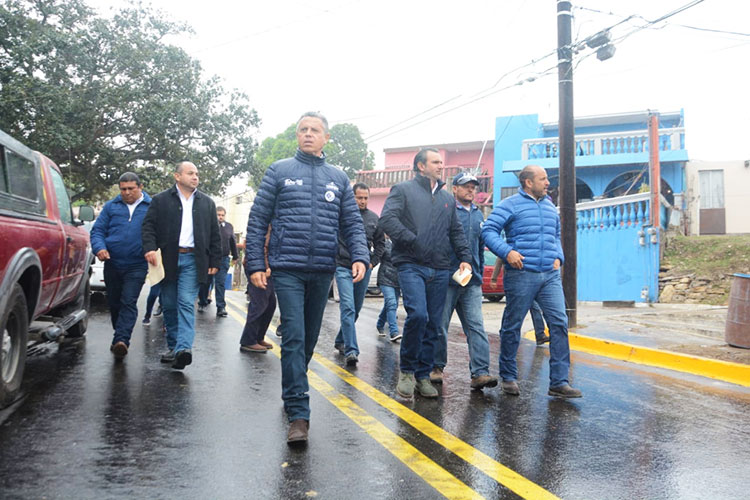 Entrega Chucho Nader la Pavimentación de Otra Calle