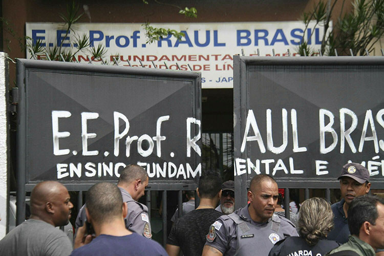 Exalumnos atacan escuela de Brasil y provocan 8 muertes