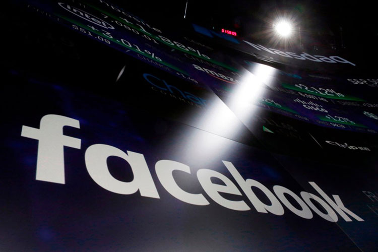 Facebook enfrenta cargos de publicidad discriminatoria