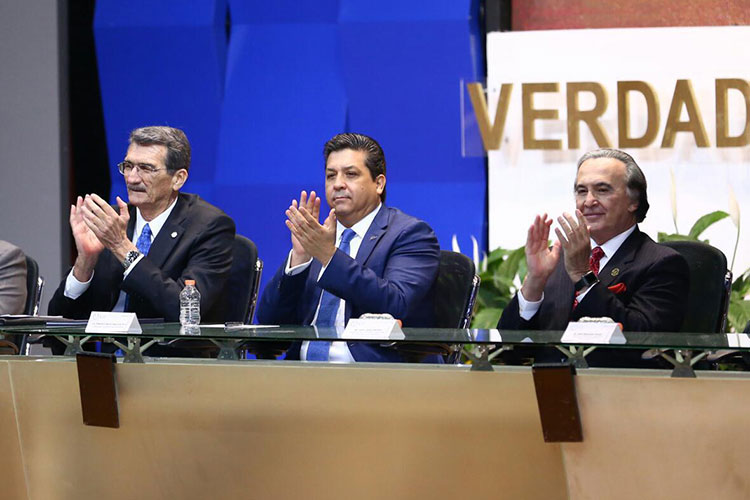 Pese a retos hay oportunidad para egresados de la UAT: Gobernador