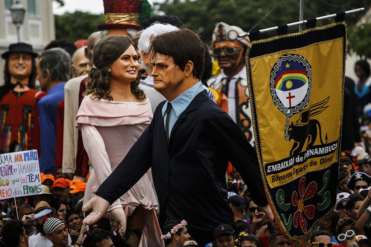 Bolsonaro causa revuelo al publicar video obsceno en Twitter
