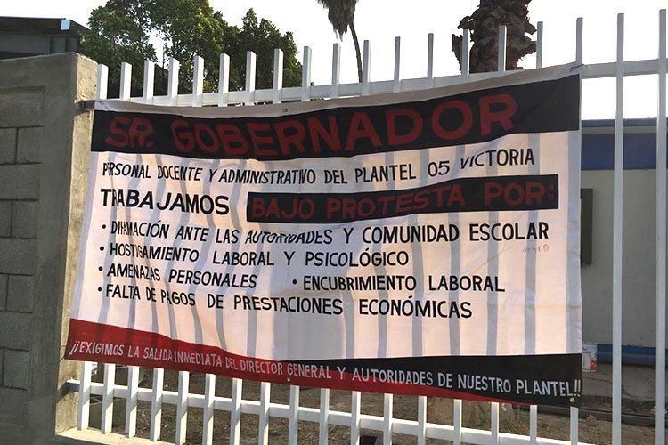 Trabajan bajo protesta maestros del COBAT