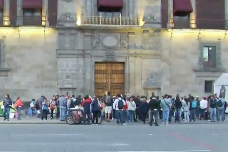 Protestas frente a Palacio a 100 días del gobierno de AMLO