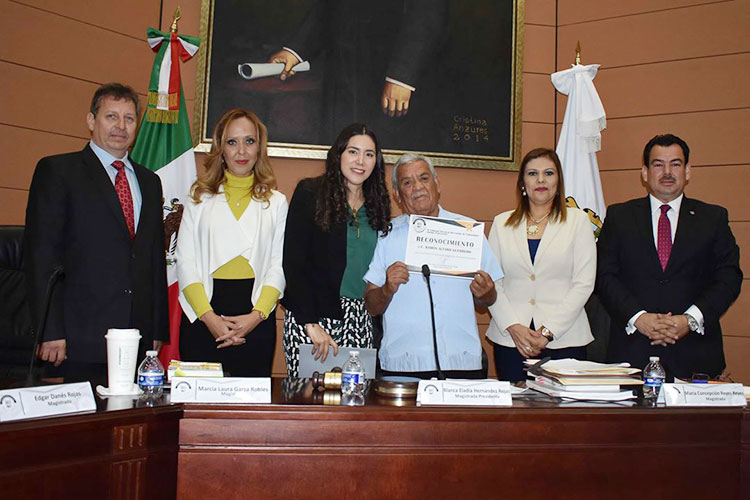 Reconocen Magistrados a Don Ramón Alfaro