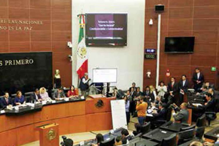 El Senado recorta pago para asesores; baja 12.5% gasto asignado