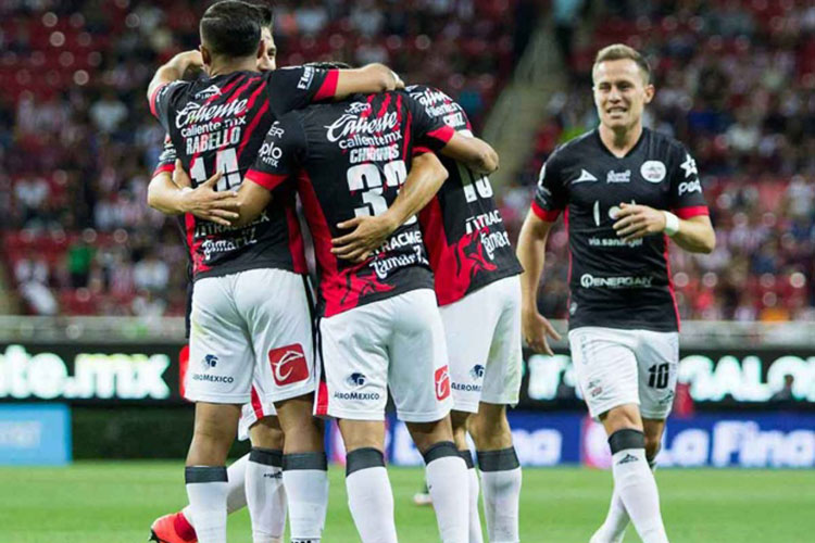 Lobos hunde al Guadalajara con solitario gol