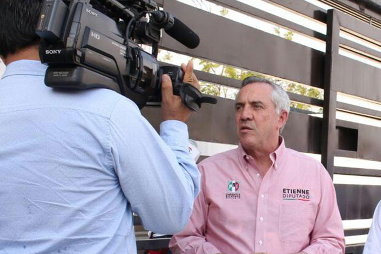 Pide Etienne intervención del INE ante coacción del voto