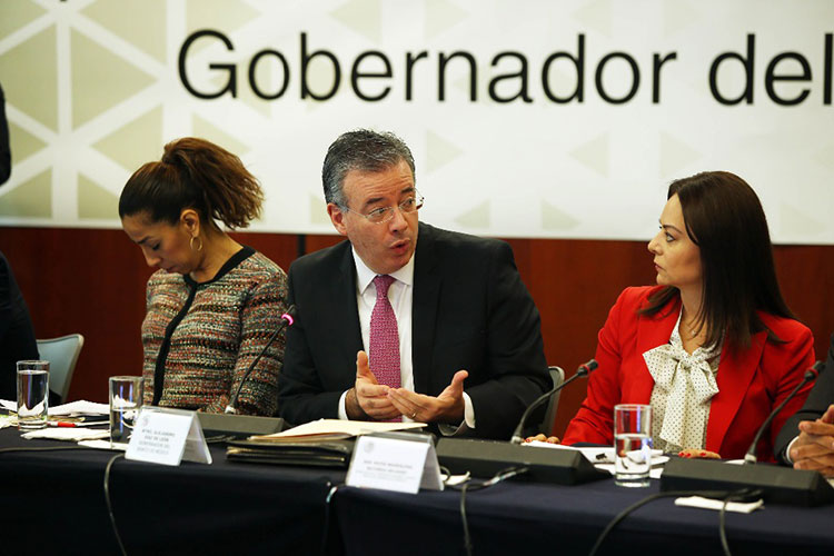 Preocupa a inversores la política interna, dice Díaz de León