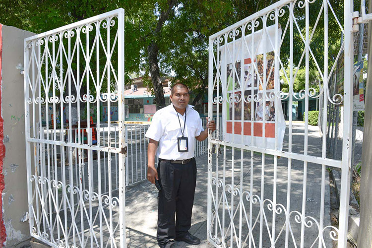 Vigilan 184 veladores  escuelas de nivel básico